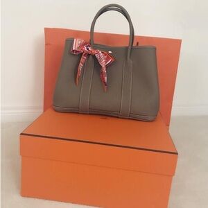 Hermes garden in party 36 
Taupe color